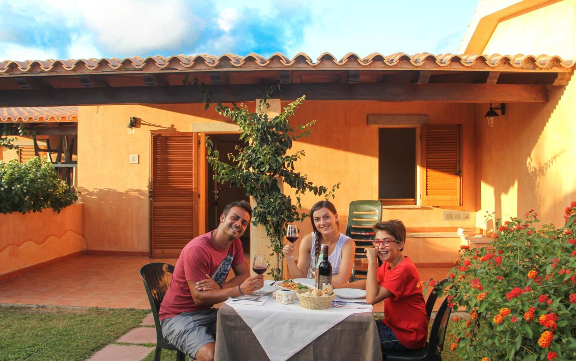 Rey Beach Club Monte Nai Esterno foto