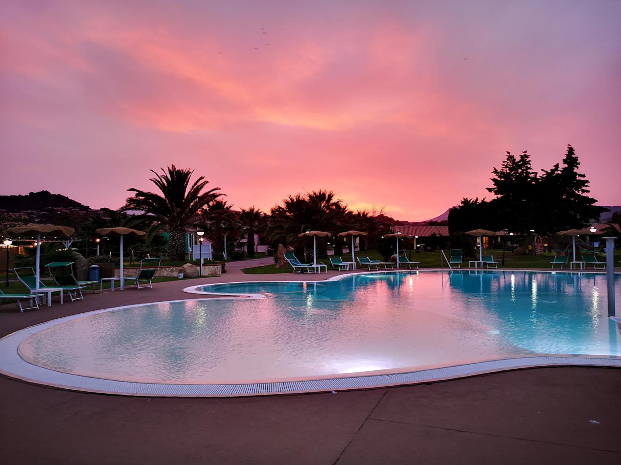 Rey Beach Club Monte Nai Esterno foto