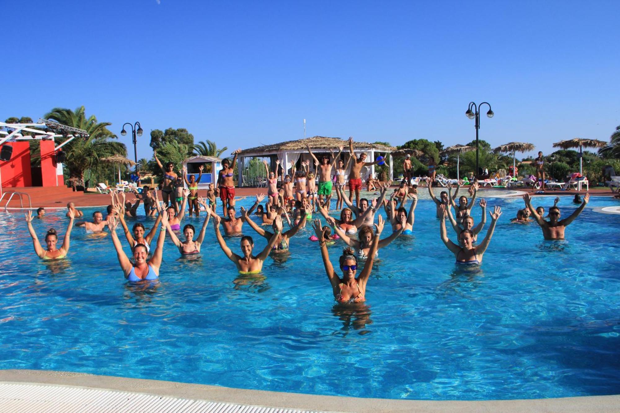 Rey Beach Club Monte Nai Esterno foto
